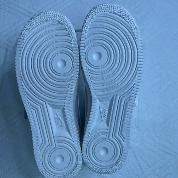 19: Nike Air Force 1 LV8 (GS) - Picture 10 of 12